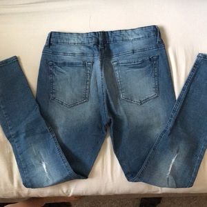 Forever 21 Jeans - BRAND NEW JEANS Forever 21 Jeans - BRAND NEW JEANS